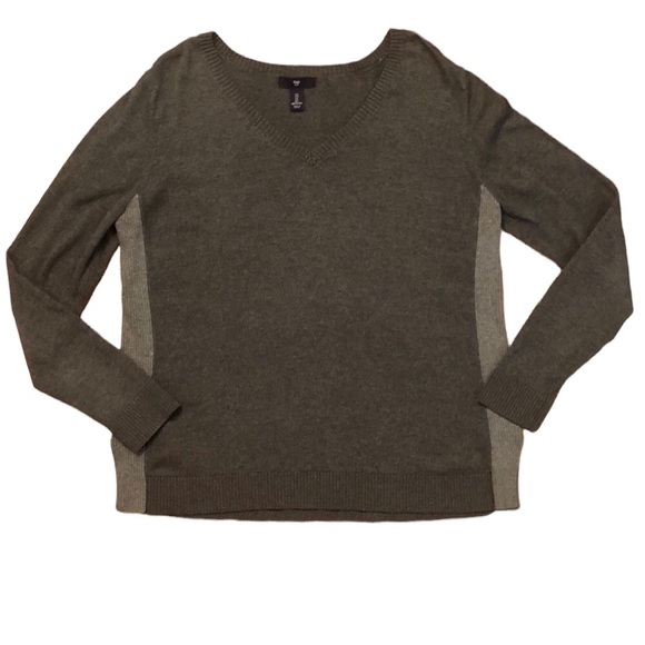 GAP Gray v-neck sweater with lighter gray sides, large - Picture 1 of 6